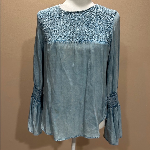 D&Kade Chambray Bell Sleeve Pleated Top, Size M - Picture 1 of 5